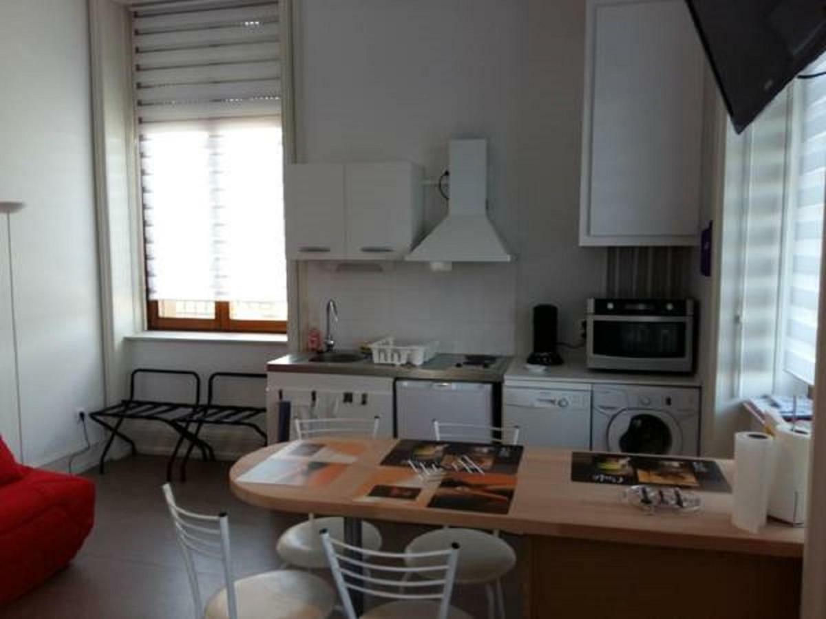Studio De Charme Au Pied De La Gare Apartment กอลมาร์ ภายนอก รูปภาพ
