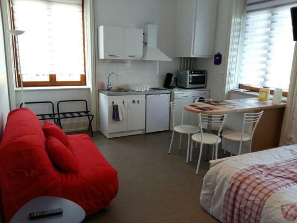 Studio De Charme Au Pied De La Gare Apartment กอลมาร์ ภายนอก รูปภาพ