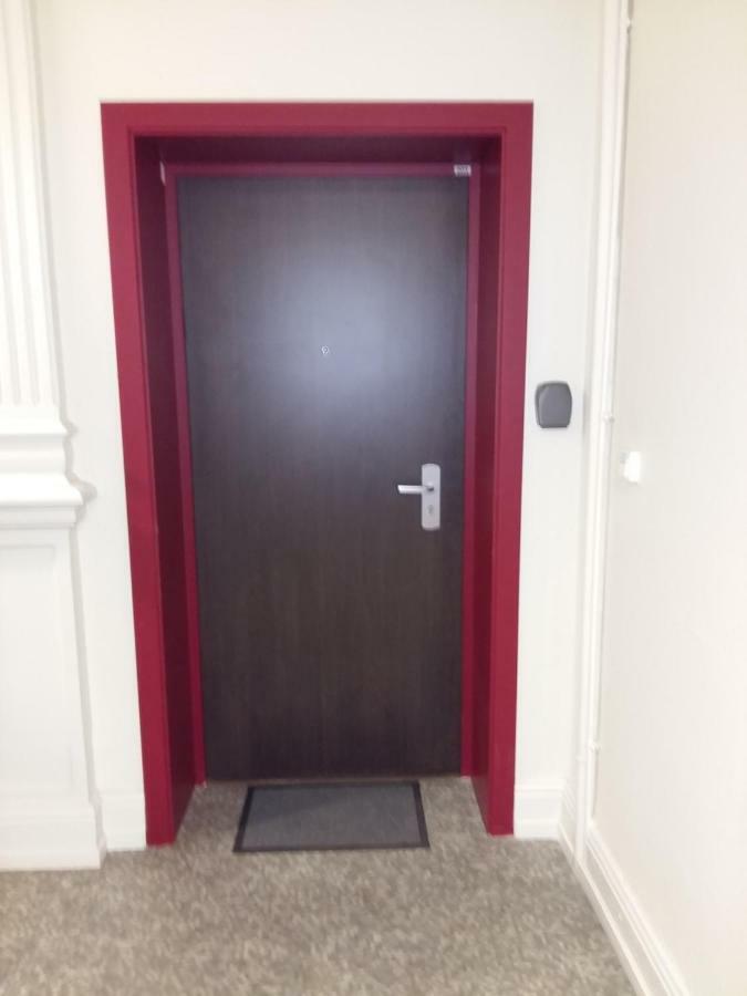 Studio De Charme Au Pied De La Gare Apartment กอลมาร์ ภายนอก รูปภาพ